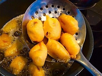 step3: 5) 再調整火力，將油升溫至攝氏200度，倒入青口肉/ 生蠔作快速復炸一次，(目的要把炸物內的多餘油份逼出來才會酥脆)