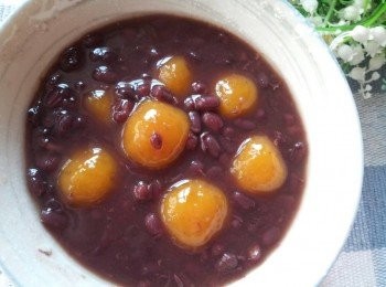 step7: 把地瓜圓用滾水煮熟後加入煮好的紅豆湯中