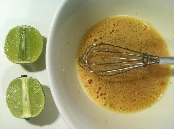 step7: 擠入檸檬汁攪拌均勻。