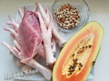 step1: 先準備<span class="group_1">食材</span> ：
木瓜去核切大片，瘦肉洗淨，<a href="https://bit.ly/3kLFTWO" target="_blank" data-keyword="雞腳" class="guide-link"><strong>雞腳</strong></a> <span style="display:inline-block;vertical-align:middle;margin-top:-3px;color:initial;border-radius:3px;padding:2px 3px;font-size:12px;line-height:14px;background:#87d300;color:#fff;">即買</span> 去硬塊，瘦肉及<a href="https://bit.ly/3kLFTWO" target="_blank" data-keyword="雞腳" class="guide-link"><strong>雞腳</strong></a> <span style="display:inline-block;vertical-align:middle;margin-top:-3px;color:initial;border-radius:3px;padding:2px 3px;font-size:12px;line-height:14px;background:#87d300;color:#fff;">即買</span> 飛水。