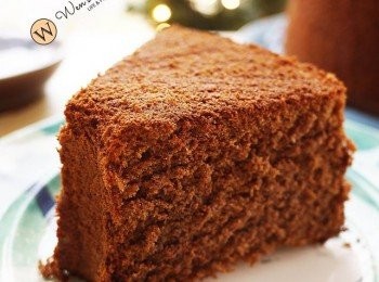 step14: 完成後的古典巧克力蛋糕，表面像絨毛一般細膩。一刀切下去，哇好美！快來試試看吧～！