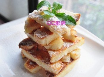 step10: 最後摘取一小瓣9層塔當裝飾，輕鬆完成一道精緻的甜點囉!