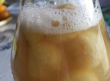 step1: 先自製酵液，1份水果配2份水，隨意加小量糖，發酵幾天成功便可用。