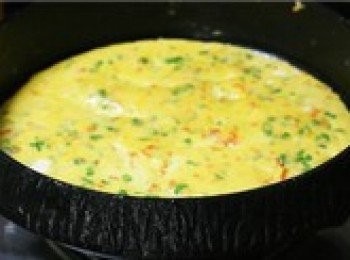 step4: 保持中小火慢煎雞蛋