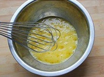 step2: 攪打均勻至蛋液發泡