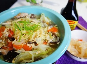 step14: 配上老陸乾媽牌醃瓜，是老陸的最愛也是我的最愛(因為很簡單省時XD)