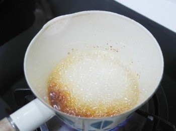 step2: 慢慢變成均勻琥珀色後即可關火。小心不要煮過頭會焦掉喔 ❤