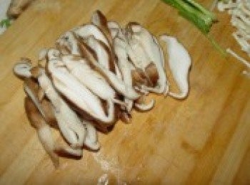 step2: 香菇切絲。