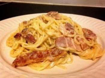 step6: 味道特別好，還可以加一些芝士粉那就更棒啦。奶油培根意大利面食譜完成