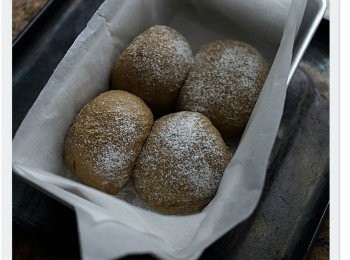 step6: 麵糰分割成四等份，最後發酵40分鐘