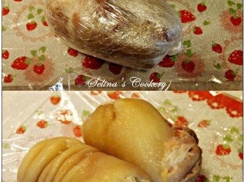 step4: 4. 用小刀介一下豬手去骨(在這個時候因為豬手已經煮了一個多小時，骨是很容易去的)，然後放上保鮮紙上，卷成條狀(需要卷得緊些)，然後放入雪櫃冷藏一晚；