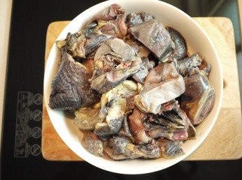 step3: 將烏骨雞切塊備用