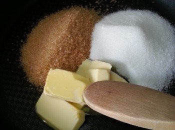 step8: 用慢火將牛油及糖煮溶