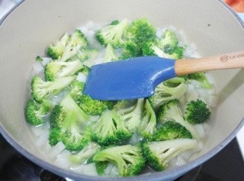 step3: 加入高湯煮至蔬菜熟爛。