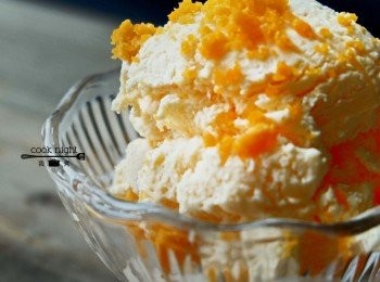 step6: a) 雪糕機- 倒入雪糕機攪拌20-30分鐘, 然後放入冰櫃雪,最少4小時
b) 如果沒有雪糕機, 放入冰櫃後,每3小時拿出來快速攪拌一次,約3次.