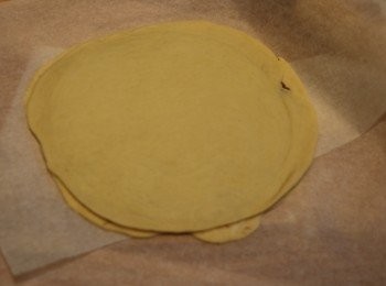 step10: 再用桿麵杖桿第二片，疊在第一片上再塗上榛子醬，