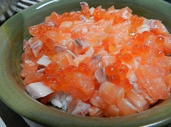 step3: 撒上鮭魚卵