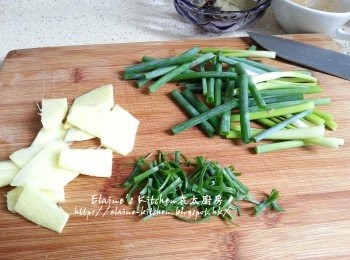 step1: 蔥切段及切幼絲 , 薑去皮切片