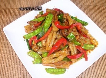 step8: 蒟蒻吸收了醬汁裡的麻與辣,搭配蔬菜一起享用非常美味喔!