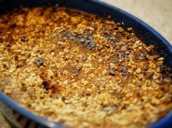 step6: 放入焗爐190度焗35至40分鐘，至表面金黃色及用鋒利的刀插入蘋果內，如軟身即成！