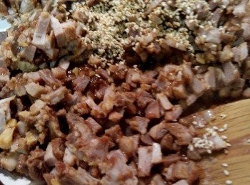 step8: 叉燒餡料：
餡料請參考 http://cook1cook.com/recipe/12213 叉燒包（秘訣詳述）