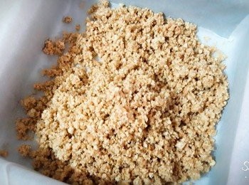 step6: 倒入已舖好烘焙紙的烤模中