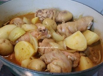 step4: 將咖喱汁倒入， 汁要剛蓋過<a href="https://bit.ly/3zHU5V3" target="_blank" data-keyword="雞翼" class="guide-link"><strong>雞翼</strong></a> <span style="display:inline-block;vertical-align:middle;margin-top:-3px;color:initial;border-radius:3px;padding:2px 3px;font-size:12px;line-height:14px;background:#87d300;color:#fff;">即買</span> (我用Le Crueset，所以可用小d水);  滾起效蓋上蓋，轉慢火炆約15-20分鐘至<a href="https://bit.ly/3zHU5V3" target="_blank" data-keyword="雞翼" class="guide-link"><strong>雞翼</strong></a> <span style="display:inline-block;vertical-align:middle;margin-top:-3px;color:initial;border-radius:3px;padding:2px 3px;font-size:12px;line-height:14px;background:#87d300;color:#fff;">即買</span> 變淋 (呢個時候可跟下註** )