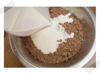 step3: 接著倒入鮮奶油~~