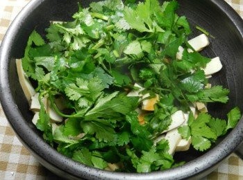 step4: 撒上一大把的香菜拌一拌