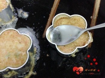 step6: 用小湯匙將蛋取出