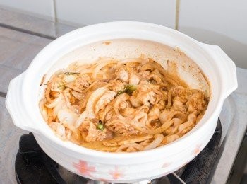 step8: 下沙茶醬和花生醬炒勻。