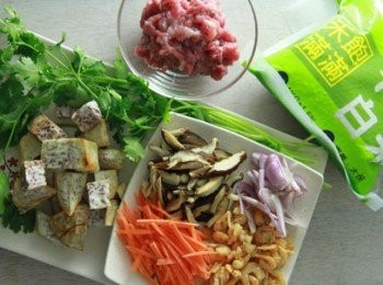 step1: 米洗淨放入電鍋蒸熟備用。

【禾飽滿滿】有機米 那裡買 : http://www.gigade100.com/public/link.php?r=17953