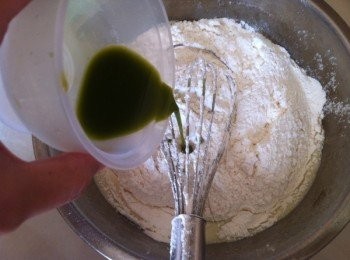 step4: 和濃縮班蘭汁。