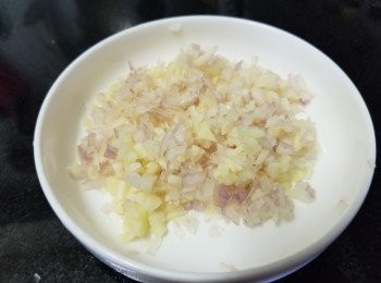 step2: 蒜頭，乾蔥