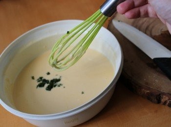 step4: 加入一切碎的蘿勒及黑椒