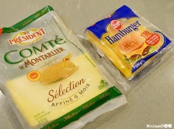 step4: 一邊煎馬鈴薯一邊準備起司與乾酪