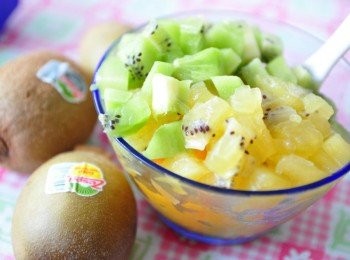 step4: 將雙色奇異果切成細丁狀