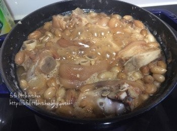 step5: 轉中火將醬汁收乾一點，15分鐘後關火。