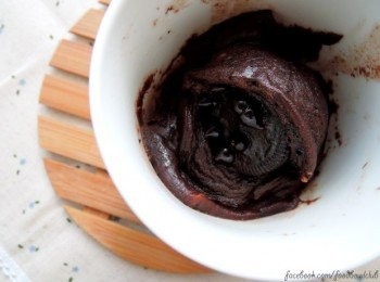 step6: 完成！這期間巧蛋糕會漲的非常高，過一會兒又落下了。