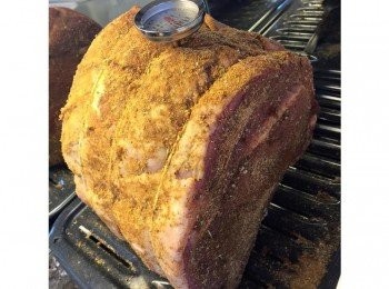 step5: 請購買溫度計 烤箱預熱500度 烤20分鐘 轉330度再烤約 45分鐘 (3分熟) 如要更熟 請每10分鐘確認一次肉內溫度