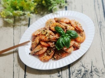 step6: 鮮甜夠味蒜香奶油胡椒蝦就能上桌享用囉~