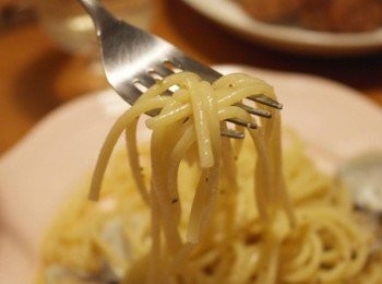 step7: 麵條吸收了蛤蠣的鮮味~~吃起來超海味的啦!!味道很鮮很單純不會吃膩喔^^"