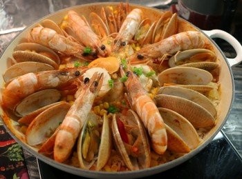 step7: 蓋回鍋蓋，續煮至花甲開口，水分完全收乾後，熄火再焗5分鐘即可。