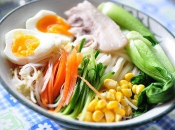 step7: 接著將鮮蔬備料鋪盤