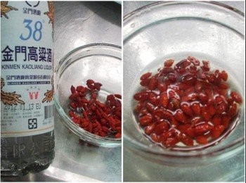 step3: 枸杞洗淨後ˊ用2~3大匙金門高粱酒浸泡備用