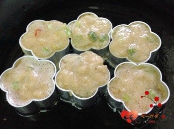 step4: 倒入2,用中小火,蓋鍋蓋煎約3分鐘