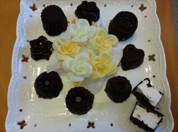 step8: 將以填滿底部的雪糕放回雪櫃雪到底部硬身即可