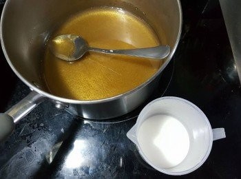 step8: 加入已經用25g粟粉及40g水拌勻後的漿