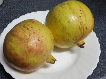 step1: 石榴洗淨