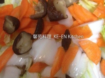 step6: 把4倒入、再倒入調味料